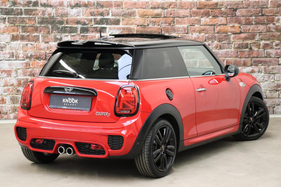 MINI Hatchback Cooper S Knightsbridge Edition Automaat 3 deurs / Panoramadak / Navigatiesysteem Plus / Leder / Harman Kardon / Stoelverwarming / LED / Head-Up Display / JCW Exterieur / 17 Inch / Extra Getint Glas / Parkeersensoren
