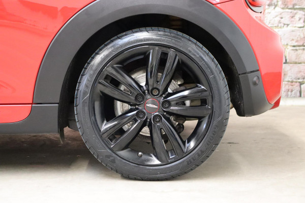 MINI Hatchback Cooper S Knightsbridge Edition Automaat 3 deurs / Panoramadak / Navigatiesysteem Plus / Leder / Harman Kardon / Stoelverwarming / LED / Head-Up Display / JCW Exterieur / 17 Inch / Extra Getint Glas / Parkeersensoren