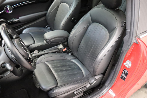 MINI Hatchback Cooper S Knightsbridge Edition Automaat 3 deurs / Panoramadak / Navigatiesysteem Plus / Leder / Harman Kardon / Stoelverwarming / LED / Head-Up Display / JCW Exterieur / 17 Inch / Extra Getint Glas / Parkeersensoren