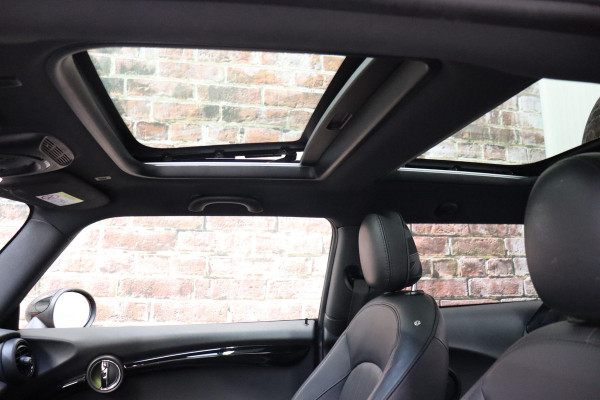 MINI Hatchback Cooper S Knightsbridge Edition Automaat 3 deurs / Panoramadak / Navigatiesysteem Plus / Leder / Harman Kardon / Stoelverwarming / LED / Head-Up Display / JCW Exterieur / 17 Inch / Extra Getint Glas / Parkeersensoren