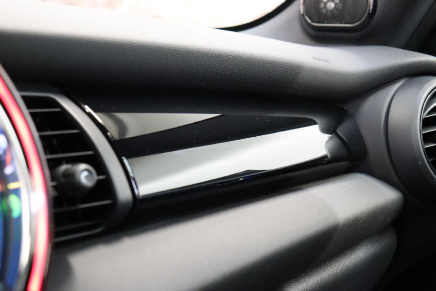 MINI Hatchback Cooper S Knightsbridge Edition Automaat 3 deurs / Panoramadak / Navigatiesysteem Plus / Leder / Harman Kardon / Stoelverwarming / LED / Head-Up Display / JCW Exterieur / 17 Inch / Extra Getint Glas / Parkeersensoren