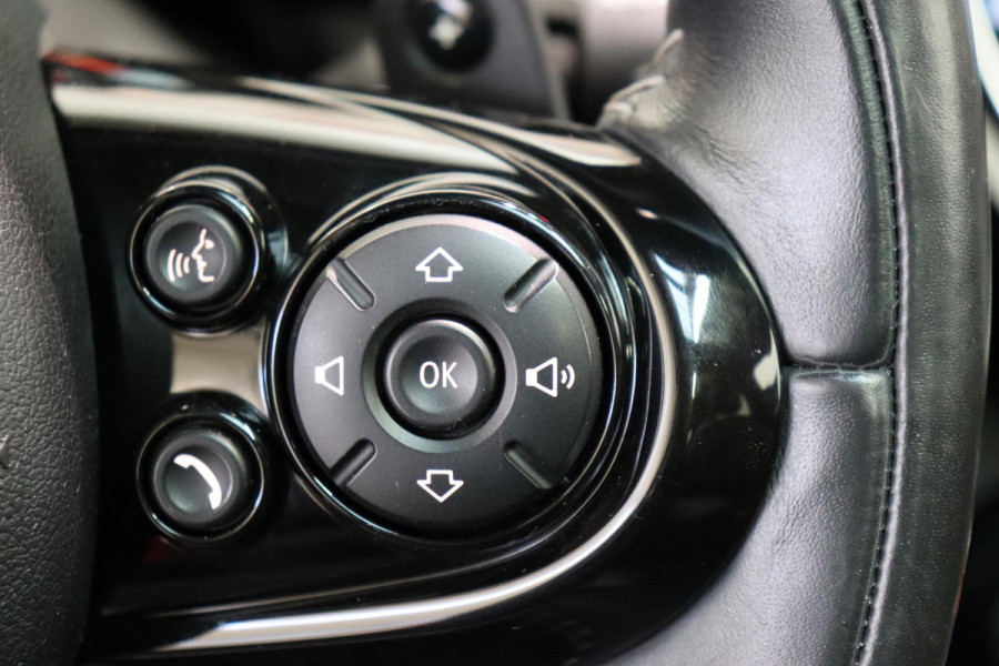 MINI Hatchback Cooper S Knightsbridge Edition Automaat 3 deurs / Panoramadak / Navigatiesysteem Plus / Leder / Harman Kardon / Stoelverwarming / LED / Head-Up Display / JCW Exterieur / 17 Inch / Extra Getint Glas / Parkeersensoren