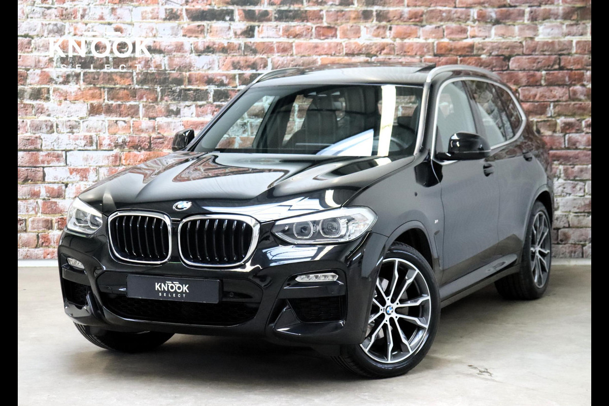 BMW X3 xDrive20i High Executive M Sport Pakket Automaat / Panoramadak / Trekhaak / Leder / Driving Assistant / Navigatie Professional / Head-Up Display / Stoelverwarming / Chrome Line / Hifi / Active Protection / Uitgebreide LED-koplampen / 20 Inch / Multifunctioneel Instrumentendisplay