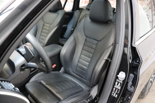 BMW X3 xDrive20i High Executive M Sport Pakket Automaat / Panoramadak / Trekhaak / Leder / Driving Assistant / Navigatie Professional / Head-Up Display / Stoelverwarming / Chrome Line / Hifi / Active Protection / Uitgebreide LED-koplampen / 20 Inch / Multifunctioneel Instrumentendisplay