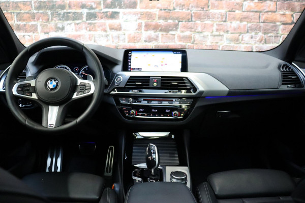 BMW X3 xDrive20i High Executive M Sport Pakket Automaat / Panoramadak / Trekhaak / Leder / Driving Assistant / Navigatie Professional / Head-Up Display / Stoelverwarming / Chrome Line / Hifi / Active Protection / Uitgebreide LED-koplampen / 20 Inch / Multifunctioneel Instrumentendisplay