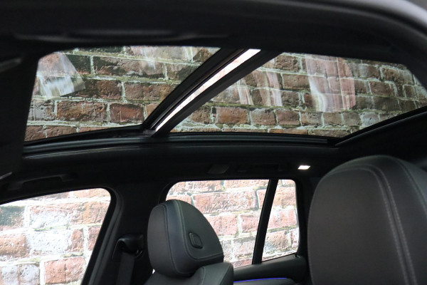 BMW X3 xDrive20i High Executive M Sport Pakket Automaat / Panoramadak / Trekhaak / Leder / Driving Assistant / Navigatie Professional / Head-Up Display / Stoelverwarming / Chrome Line / Hifi / Active Protection / Uitgebreide LED-koplampen / 20 Inch / Multifunctioneel Instrumentendisplay