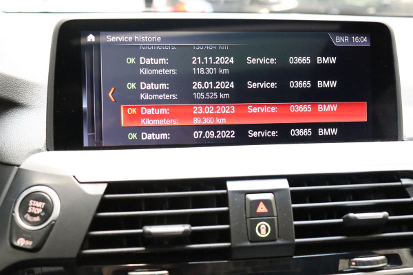 BMW X3 xDrive20i High Executive M Sport Pakket Automaat / Panoramadak / Trekhaak / Leder / Driving Assistant / Navigatie Professional / Head-Up Display / Stoelverwarming / Chrome Line / Hifi / Active Protection / Uitgebreide LED-koplampen / 20 Inch / Multifunctioneel Instrumentendisplay