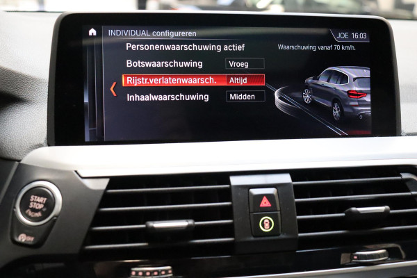 BMW X3 xDrive20i High Executive M Sport Pakket Automaat / Panoramadak / Trekhaak / Leder / Driving Assistant / Navigatie Professional / Head-Up Display / Stoelverwarming / Chrome Line / Hifi / Active Protection / Uitgebreide LED-koplampen / 20 Inch / Multifunctioneel Instrumentendisplay