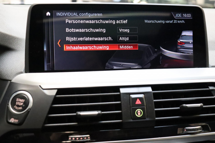 BMW X3 xDrive20i High Executive M Sport Pakket Automaat / Panoramadak / Trekhaak / Leder / Driving Assistant / Navigatie Professional / Head-Up Display / Stoelverwarming / Chrome Line / Hifi / Active Protection / Uitgebreide LED-koplampen / 20 Inch / Multifunctioneel Instrumentendisplay