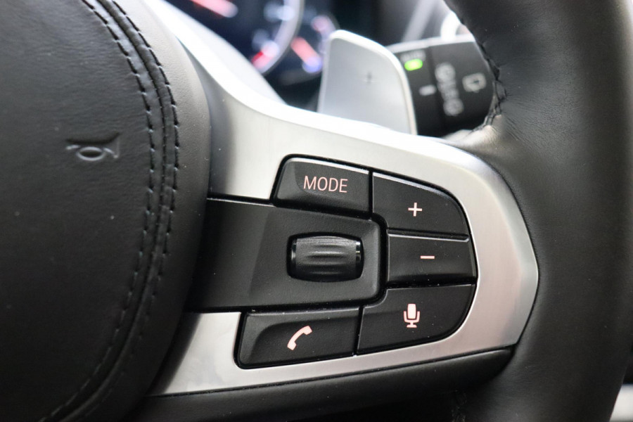 BMW X3 xDrive20i High Executive M Sport Pakket Automaat / Panoramadak / Trekhaak / Leder / Driving Assistant / Navigatie Professional / Head-Up Display / Stoelverwarming / Chrome Line / Hifi / Active Protection / Uitgebreide LED-koplampen / 20 Inch / Multifunctioneel Instrumentendisplay