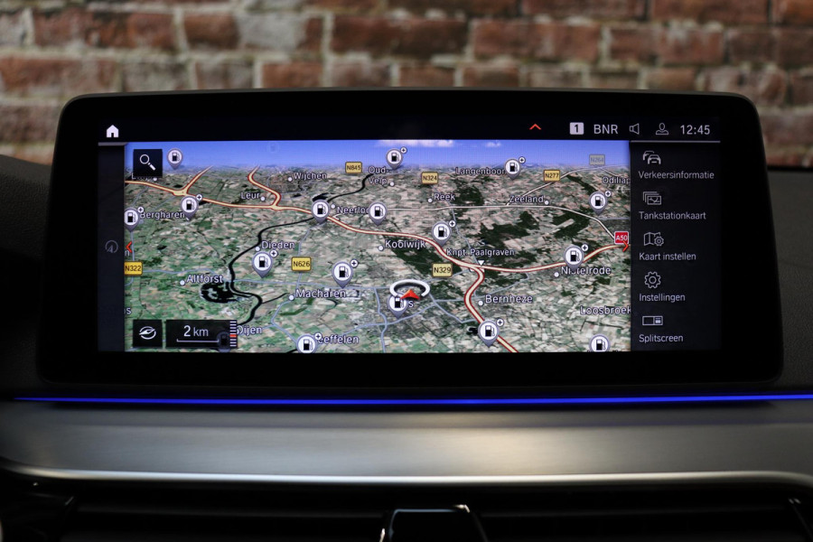 BMW 5 Serie Touring 520i High Executive M Sport Pakket Automaat / Panoramadak / Trekhaak / Comfortstoelen / Laserlight / Adaptieve Cruise Control / Parkeerhulpsysteem / Hifi / Live Cockpit Professional / Shadow Line / Stoelverwarming / Extra Getint Glas