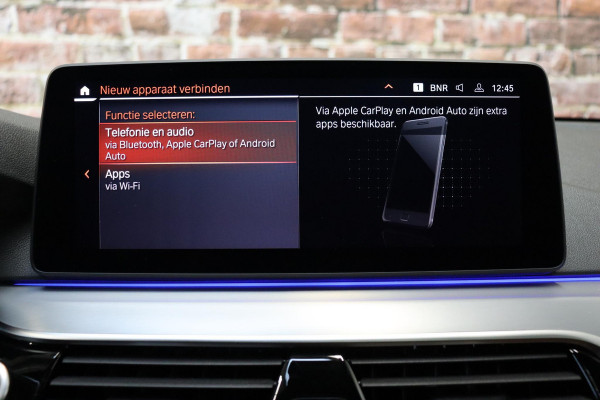 BMW 5 Serie Touring 520i High Executive M Sport Pakket Automaat / Panoramadak / Trekhaak / Comfortstoelen / Laserlight / Adaptieve Cruise Control / Parkeerhulpsysteem / Hifi / Live Cockpit Professional / Shadow Line / Stoelverwarming / Extra Getint Glas