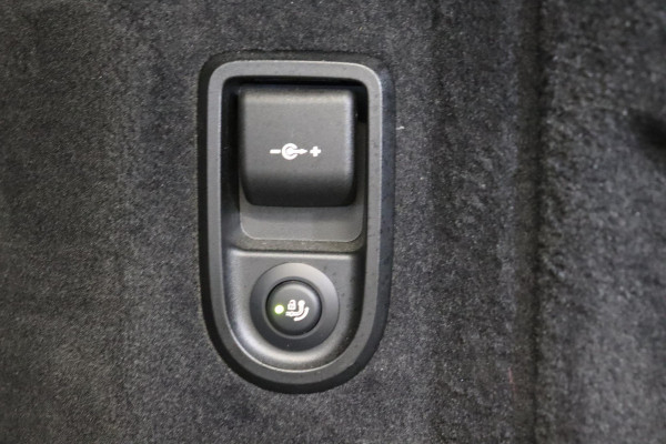 BMW 5 Serie Touring 520i High Executive M Sport Pakket Automaat / Panoramadak / Trekhaak / Comfortstoelen / Laserlight / Adaptieve Cruise Control / Parkeerhulpsysteem / Hifi / Live Cockpit Professional / Shadow Line / Stoelverwarming / Extra Getint Glas