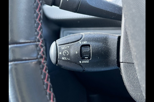 Peugeot 2008 BWJ 2018 | 1.2I 111PK GT-line | PANO DAK | TREKHAAK | LEDER/STOF SPORTSTOELEN | CAMERA A | CLIMA | NAVI |