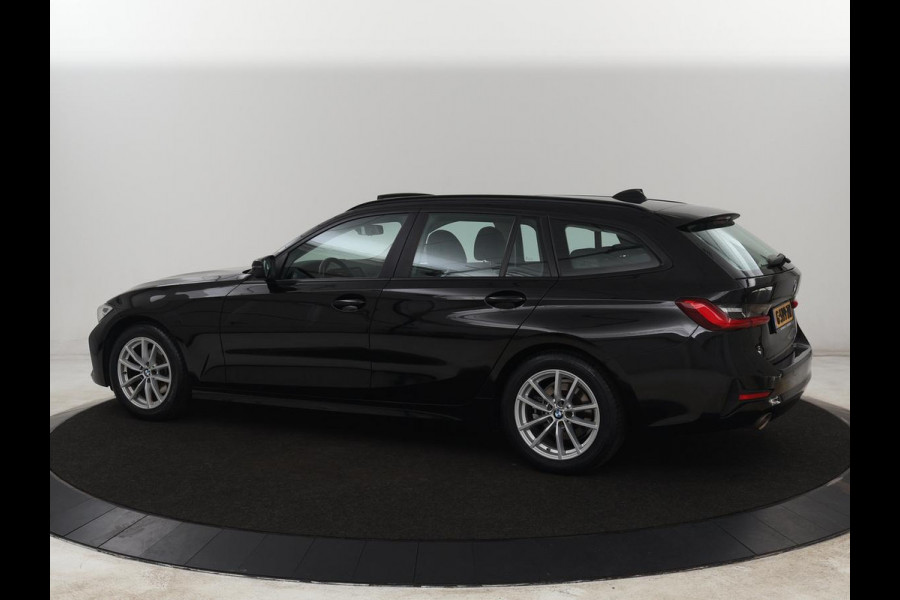 BMW 3-serie 320i Executive Edition | Panoramadak | Carplay | Navigatie | Live Cockpit | Full LED | Parkeerhulp | Cruise control | Climate control