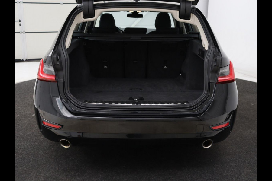 BMW 3-serie 320i Executive Edition | Panoramadak | Carplay | Navigatie | Live Cockpit | Full LED | Parkeerhulp | Cruise control | Climate control