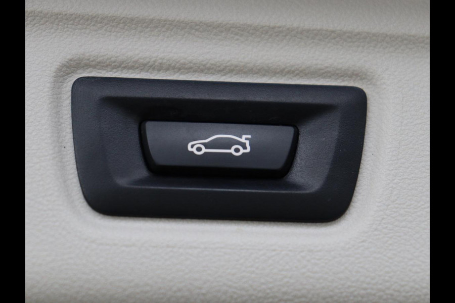 BMW 3-serie 320i Executive Edition | Panoramadak | Carplay | Navigatie | Live Cockpit | Full LED | Parkeerhulp | Cruise control | Climate control