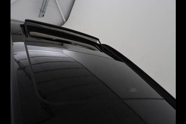 BMW 3-serie 320i Executive Edition | Panoramadak | Carplay | Navigatie | Live Cockpit | Full LED | Parkeerhulp | Cruise control | Climate control