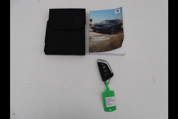 BMW 3-serie 320i Executive Edition | Panoramadak | Carplay | Navigatie | Live Cockpit | Full LED | Parkeerhulp | Cruise control | Climate control