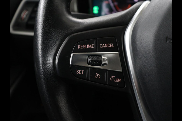 BMW 3-serie 320i Executive Edition | Panoramadak | Carplay | Navigatie | Live Cockpit | Full LED | Parkeerhulp | Cruise control | Climate control