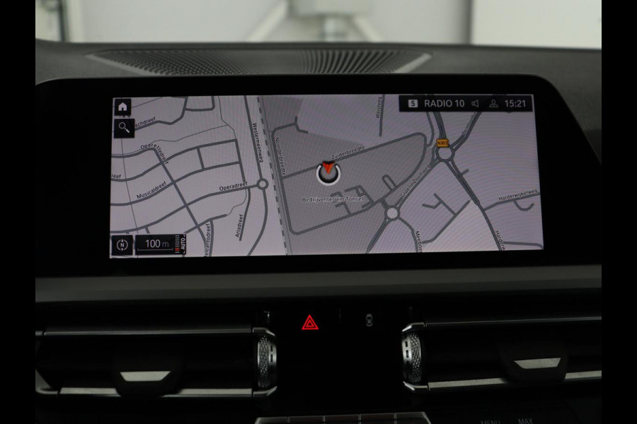 BMW 3-serie 320i Executive Edition | Panoramadak | Carplay | Navigatie | Live Cockpit | Full LED | Parkeerhulp | Cruise control | Climate control