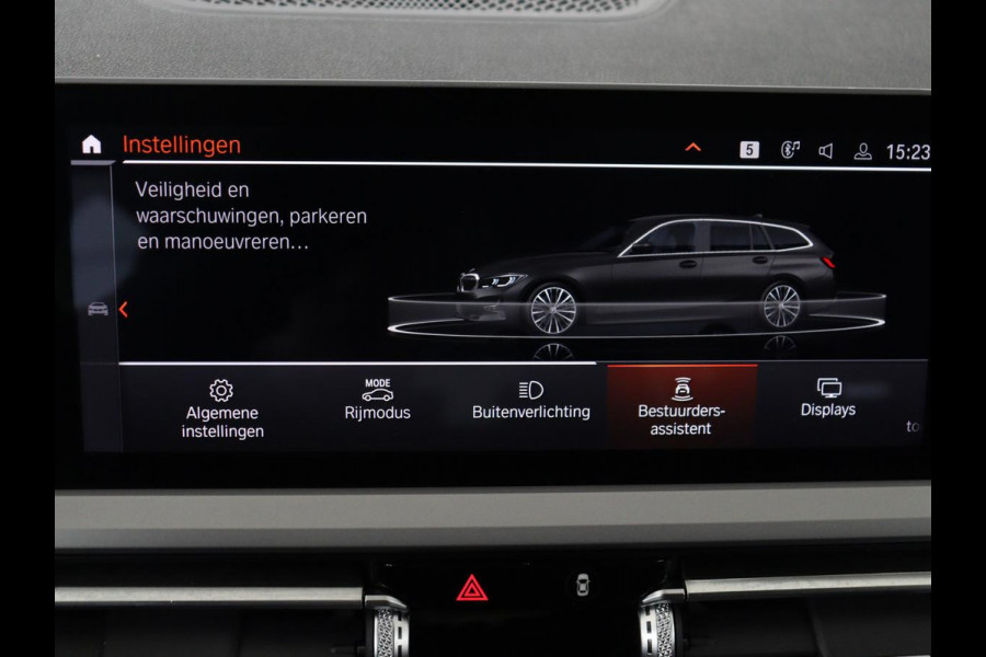 BMW 3-serie 320i Executive Edition | Panoramadak | Carplay | Navigatie | Live Cockpit | Full LED | Parkeerhulp | Cruise control | Climate control