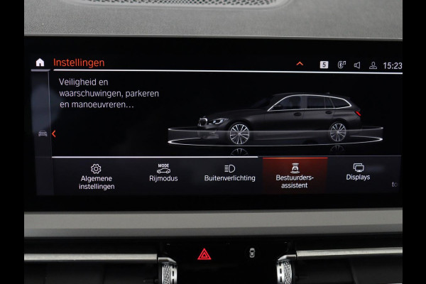 BMW 3-serie 320i Executive Edition | Panoramadak | Carplay | Navigatie | Live Cockpit | Full LED | Parkeerhulp | Cruise control | Climate control