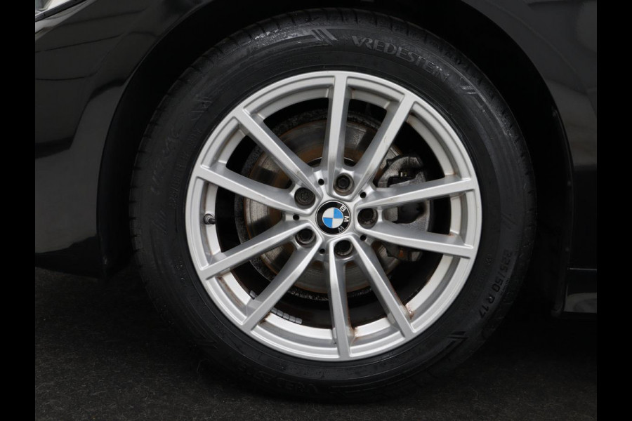 BMW 3-serie 320i Executive Edition | Panoramadak | Carplay | Navigatie | Live Cockpit | Full LED | Parkeerhulp | Cruise control | Climate control