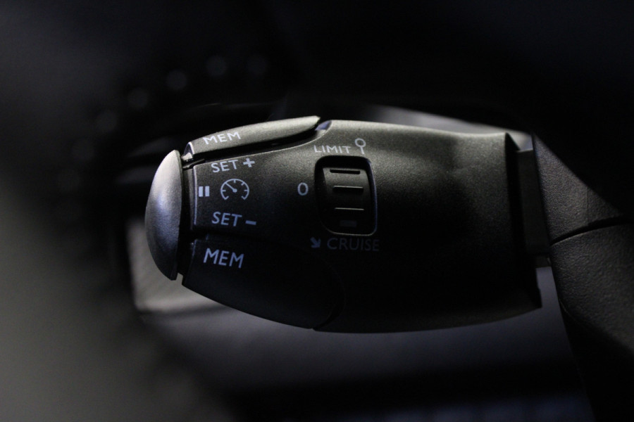 Peugeot 2008 1.2 PureTech 130 Allure |Stoelverw.|Camera|Navi|