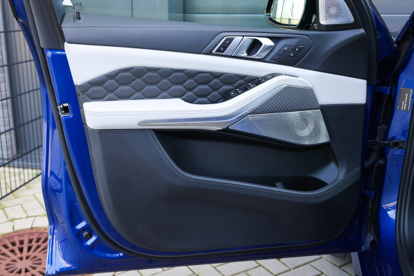 BMW X5 M Competition | VOL! | B&W | MASSAGE | HUD | SKYLOUNGE | STAGE 2 | 360 | REAR ENTERTAINMENT ELEK TREKHAAK | MEMORY | KEYLESS |