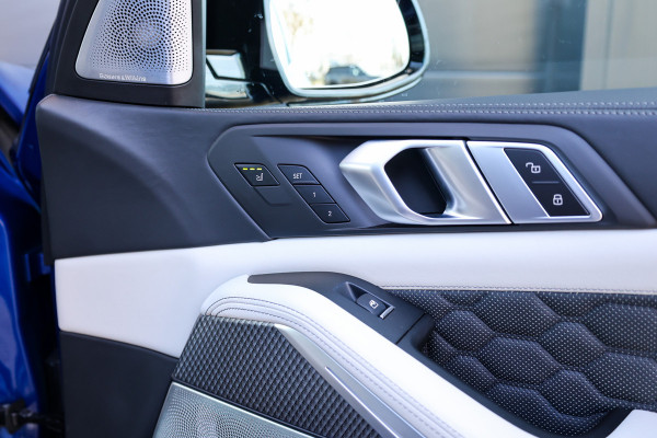 BMW X5 M Competition | VOL! | B&W | MASSAGE | HUD | SKYLOUNGE | STAGE 2 | 360 | REAR ENTERTAINMENT ELEK TREKHAAK | MEMORY | KEYLESS |