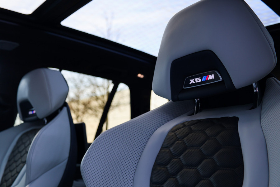 BMW X5 M Competition | VOL! | B&W | MASSAGE | HUD | SKYLOUNGE | STAGE 2 | 360 | REAR ENTERTAINMENT ELEK TREKHAAK | MEMORY | KEYLESS |