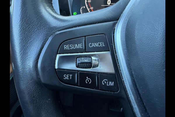 BMW 3-serie 320i High Executive | Panoramadak | Camera | Lederen Bekleding | Stoelverwarming | Sportstoelen |