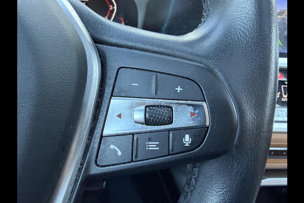 BMW 3-serie 320i High Executive | Panoramadak | Camera | Lederen Bekleding | Stoelverwarming | Sportstoelen |