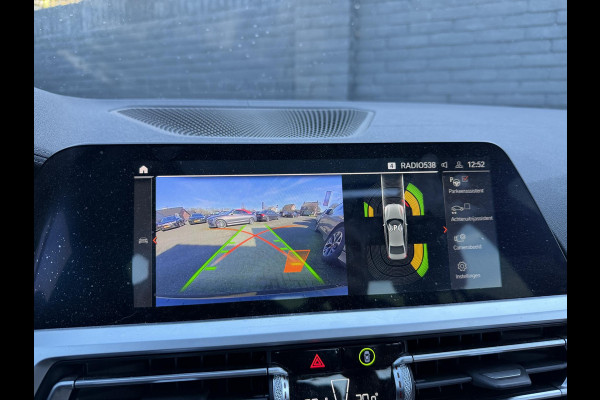 BMW 3-serie 320i High Executive | Panoramadak | Camera | Lederen Bekleding | Stoelverwarming | Sportstoelen |