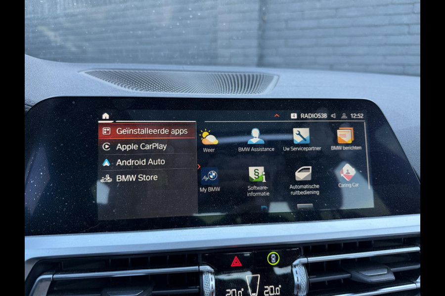 BMW 3-serie 320i High Executive | Panoramadak | Camera | Lederen Bekleding | Stoelverwarming | Sportstoelen |