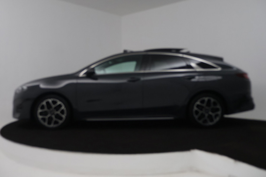 Kia ProCeed 1.5 T-GDi GT-Line (PANORAMADAK, CRUISE ADAPTIEF, STOEL/STUUR VERWARMING, ACHTERUITRIJCAMERA)