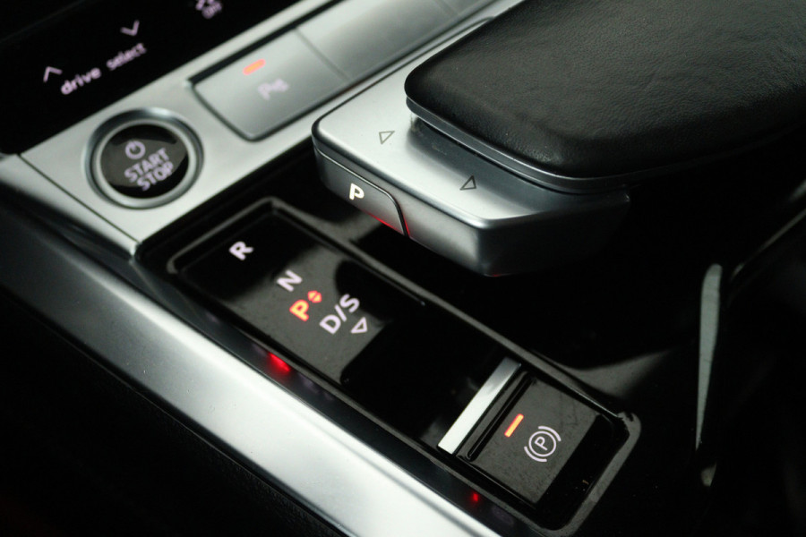 Audi e-tron 55 quattro S edition 95 kWh (TREKHAAK, B&O SOUND, SOH 92%, STOEL/STUUR VERWARMING, CRUISE ADAPTIEF, ELEKTR STOELEN)
