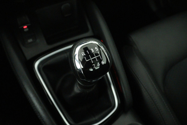 Nissan QASHQAI 1.2 Tekna + (PANORAMADAK, TREKHAAK, CAMERA, STOELVERWARMING, ELEKTR STOELEN, PARKEERSENSOREN)