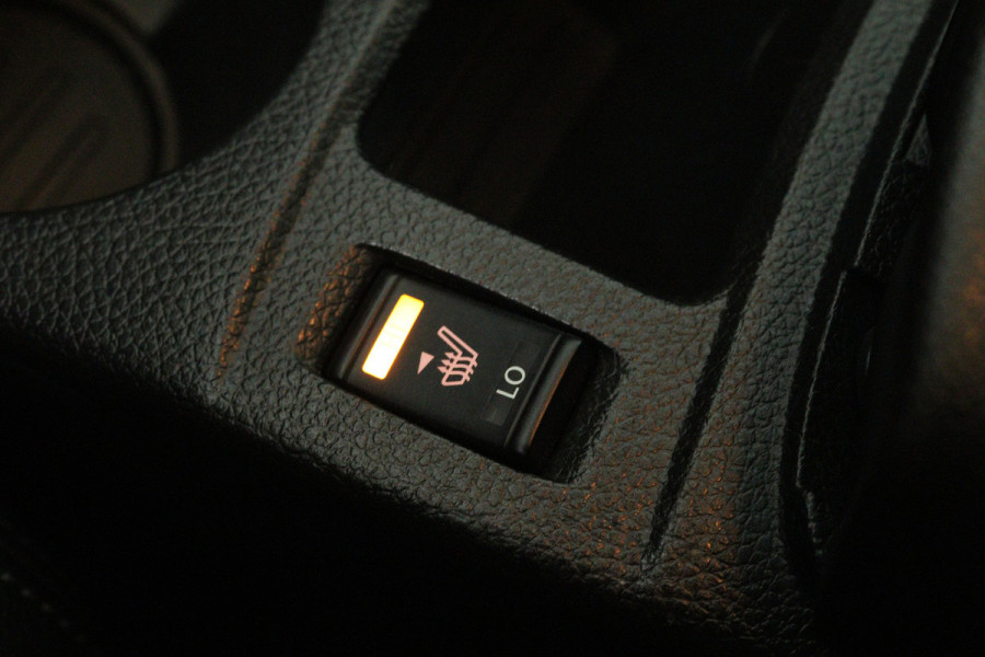 Nissan QASHQAI 1.2 Tekna + (PANORAMADAK, TREKHAAK, CAMERA, STOELVERWARMING, ELEKTR STOELEN, PARKEERSENSOREN)