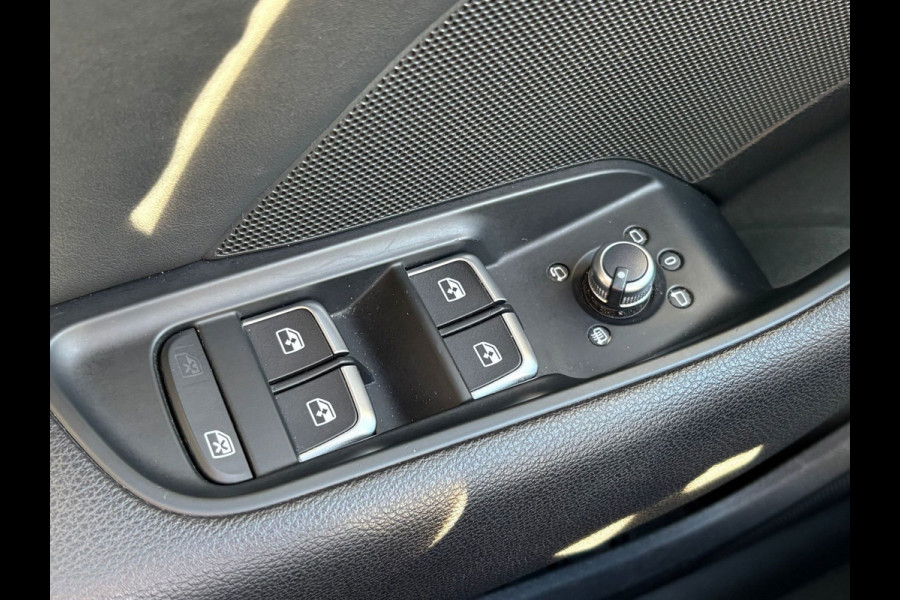 Audi A3 Sportback 35 TFSI S-LINE AUTOMAAT,PANO,LEER,DIGIDASH,BLACK