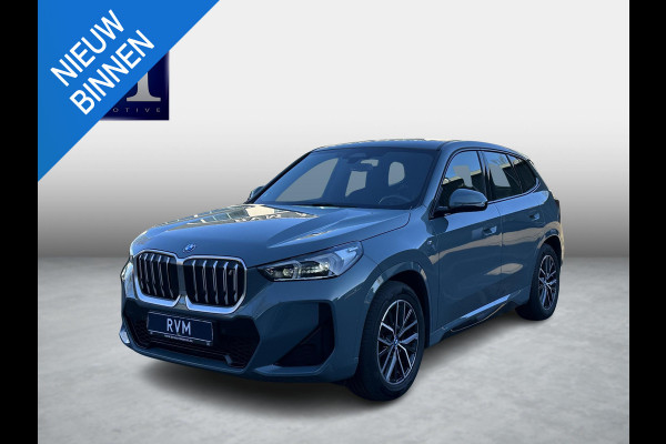 BMW iX1 xDrive30 67 kWh M-SPORT| COMPLEET | SOH 99% | ELEK. ACHTERKLEP |STOELVERWARMING| ACHTERUITRIJCAMERA| COMFORT ACCESS| APPLE CARPLAY/ ANDROID AUTO|