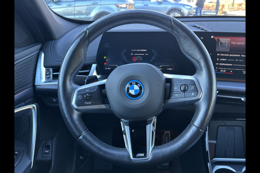 BMW iX1 xDrive30 67 kWh M-SPORT| COMPLEET | SOH 99% | ELEK. ACHTERKLEP |STOELVERWARMING| ACHTERUITRIJCAMERA| COMFORT ACCESS| APPLE CARPLAY/ ANDROID AUTO|