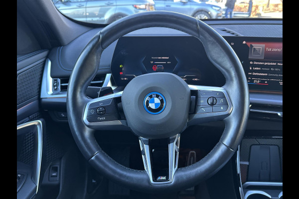BMW iX1 xDrive30 67 kWh M-SPORT| COMPLEET | SOH 99% | ELEK. ACHTERKLEP |STOELVERWARMING| ACHTERUITRIJCAMERA| COMFORT ACCESS| APPLE CARPLAY/ ANDROID AUTO|
