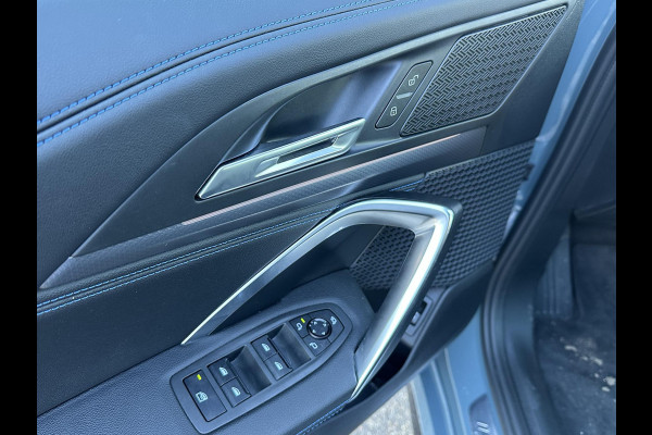 BMW iX1 xDrive30 67 kWh M-SPORT| COMPLEET | SOH 99% | ELEK. ACHTERKLEP |STOELVERWARMING| ACHTERUITRIJCAMERA| COMFORT ACCESS| APPLE CARPLAY/ ANDROID AUTO|