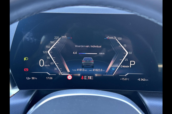 BMW iX1 xDrive30 67 kWh M-SPORT| COMPLEET | SOH 99% | ELEK. ACHTERKLEP |STOELVERWARMING| ACHTERUITRIJCAMERA| COMFORT ACCESS| APPLE CARPLAY/ ANDROID AUTO|