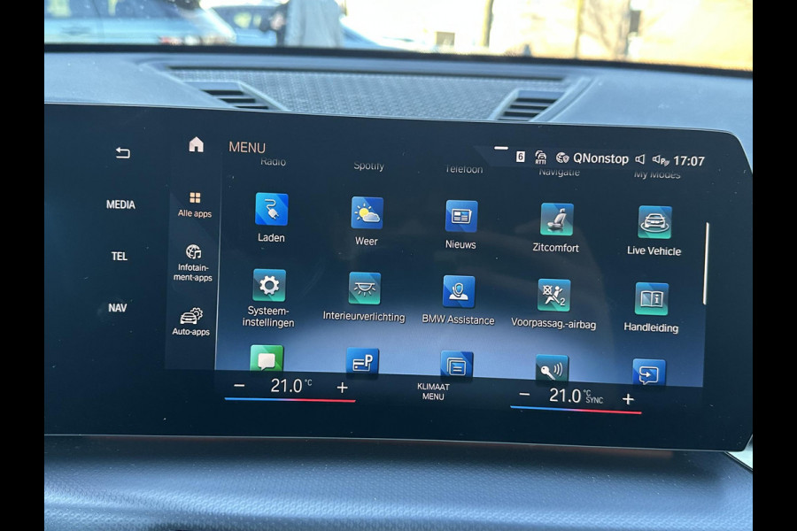 BMW iX1 xDrive30 67 kWh M-SPORT| COMPLEET | SOH 99% | ELEK. ACHTERKLEP |STOELVERWARMING| ACHTERUITRIJCAMERA| COMFORT ACCESS| APPLE CARPLAY/ ANDROID AUTO|