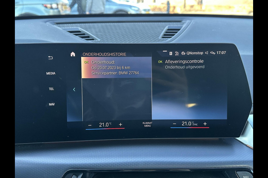 BMW iX1 xDrive30 67 kWh M-SPORT| COMPLEET | SOH 99% | ELEK. ACHTERKLEP |STOELVERWARMING| ACHTERUITRIJCAMERA| COMFORT ACCESS| APPLE CARPLAY/ ANDROID AUTO|