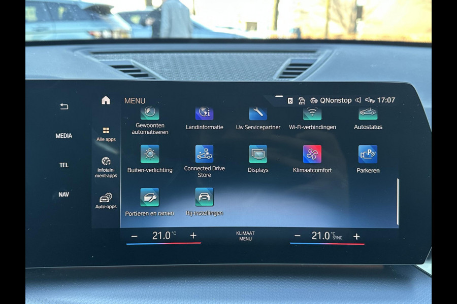 BMW iX1 xDrive30 67 kWh M-SPORT| COMPLEET | SOH 99% | ELEK. ACHTERKLEP |STOELVERWARMING| ACHTERUITRIJCAMERA| COMFORT ACCESS| APPLE CARPLAY/ ANDROID AUTO|