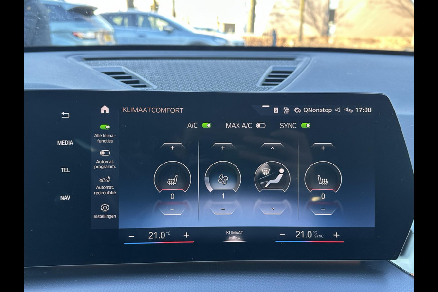 BMW iX1 xDrive30 67 kWh M-SPORT| COMPLEET | SOH 99% | ELEK. ACHTERKLEP |STOELVERWARMING| ACHTERUITRIJCAMERA| COMFORT ACCESS| APPLE CARPLAY/ ANDROID AUTO|